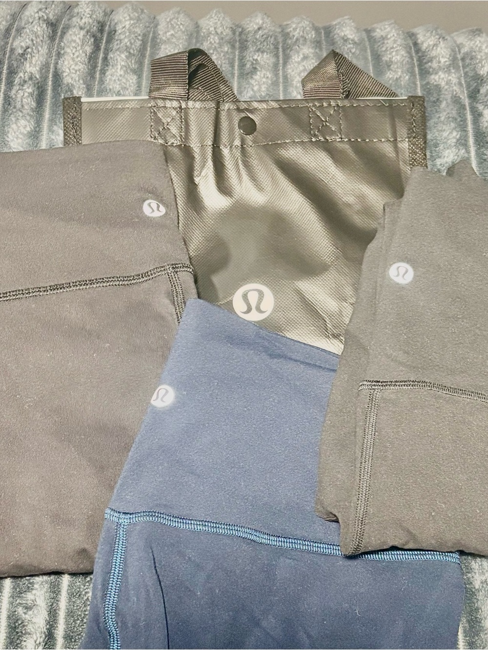 Bundle of 3 pairs Lululemon Align leggings size 8 w bag